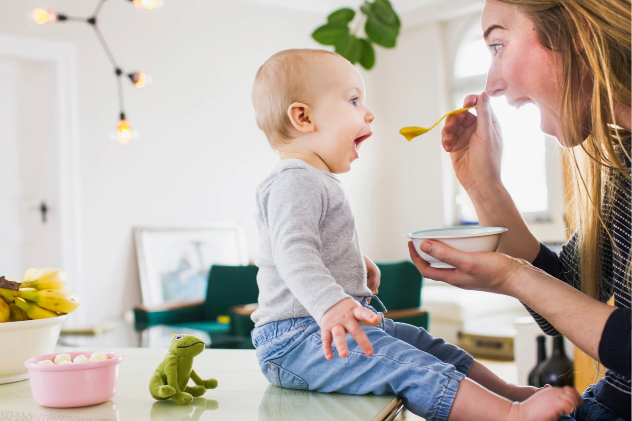 mama-feeding-baby